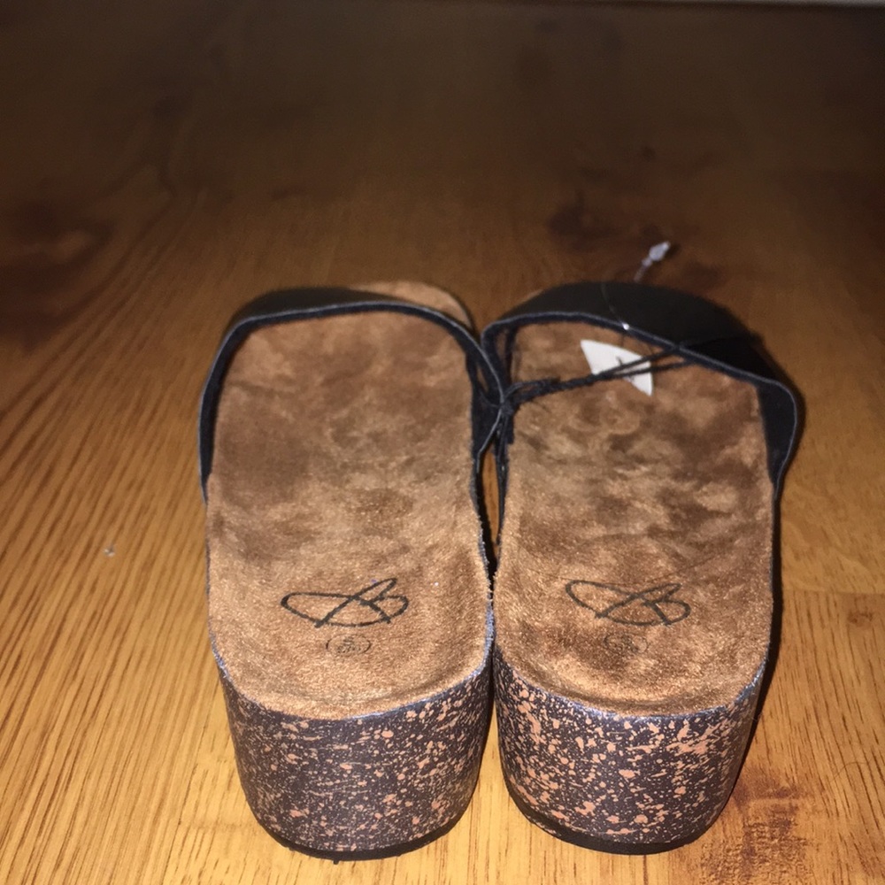 Woman sandals black with screw design super cute - Picture 3 of 5